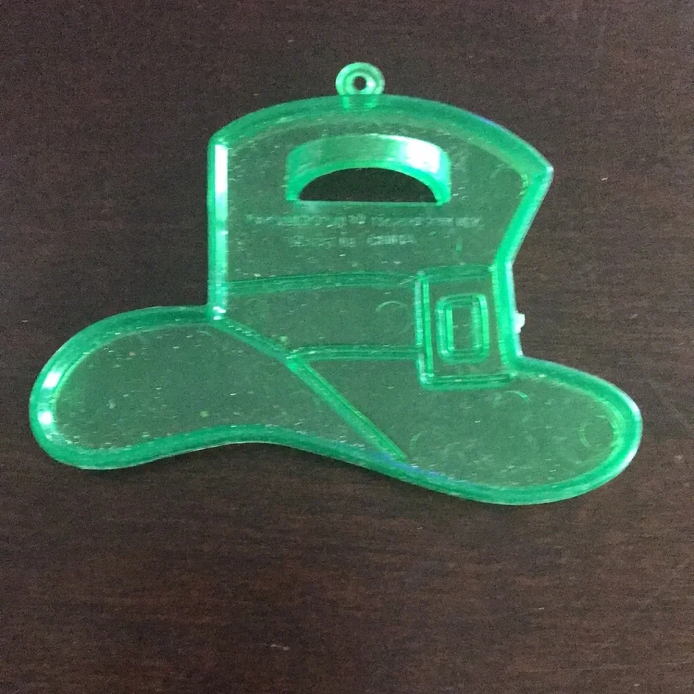 Amscan Vintage Green St. Patrick’s Day Lot 4 Cookie Cutters and Metal Shamrock